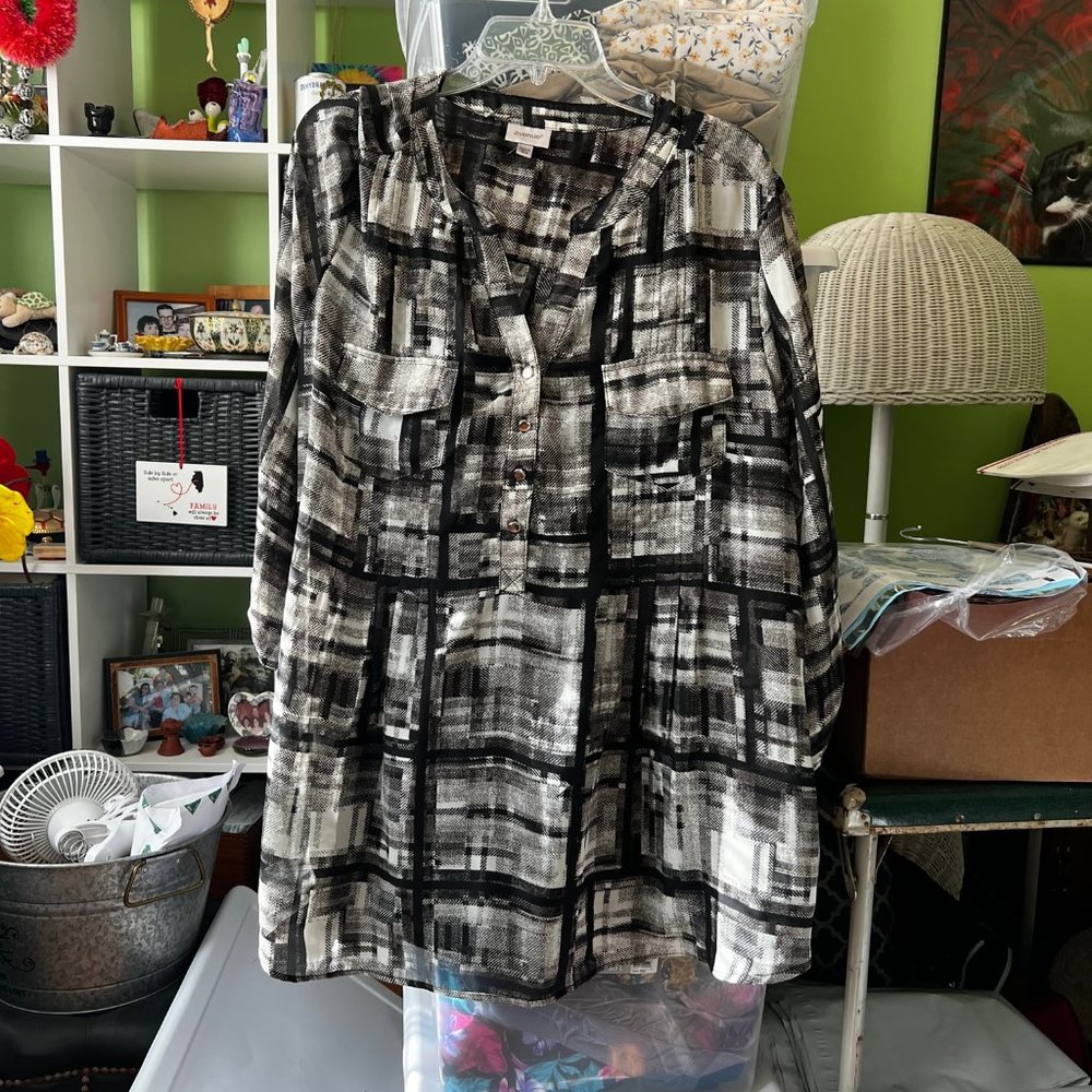 Avenue 26/28 Black, White and Gray Blouse with Black Tank